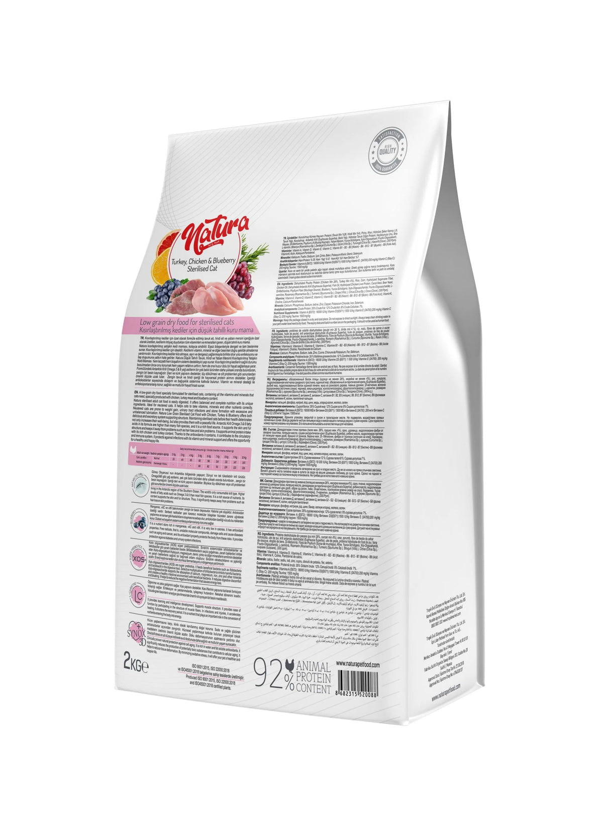 Natura Low Grain sterilizált macskáknak készült száraz táp csirkével, pulykával és áfonyával, 2 Kg